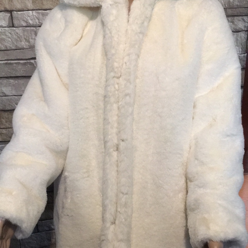 Faux Fur White Coat - Picture 4 of 13